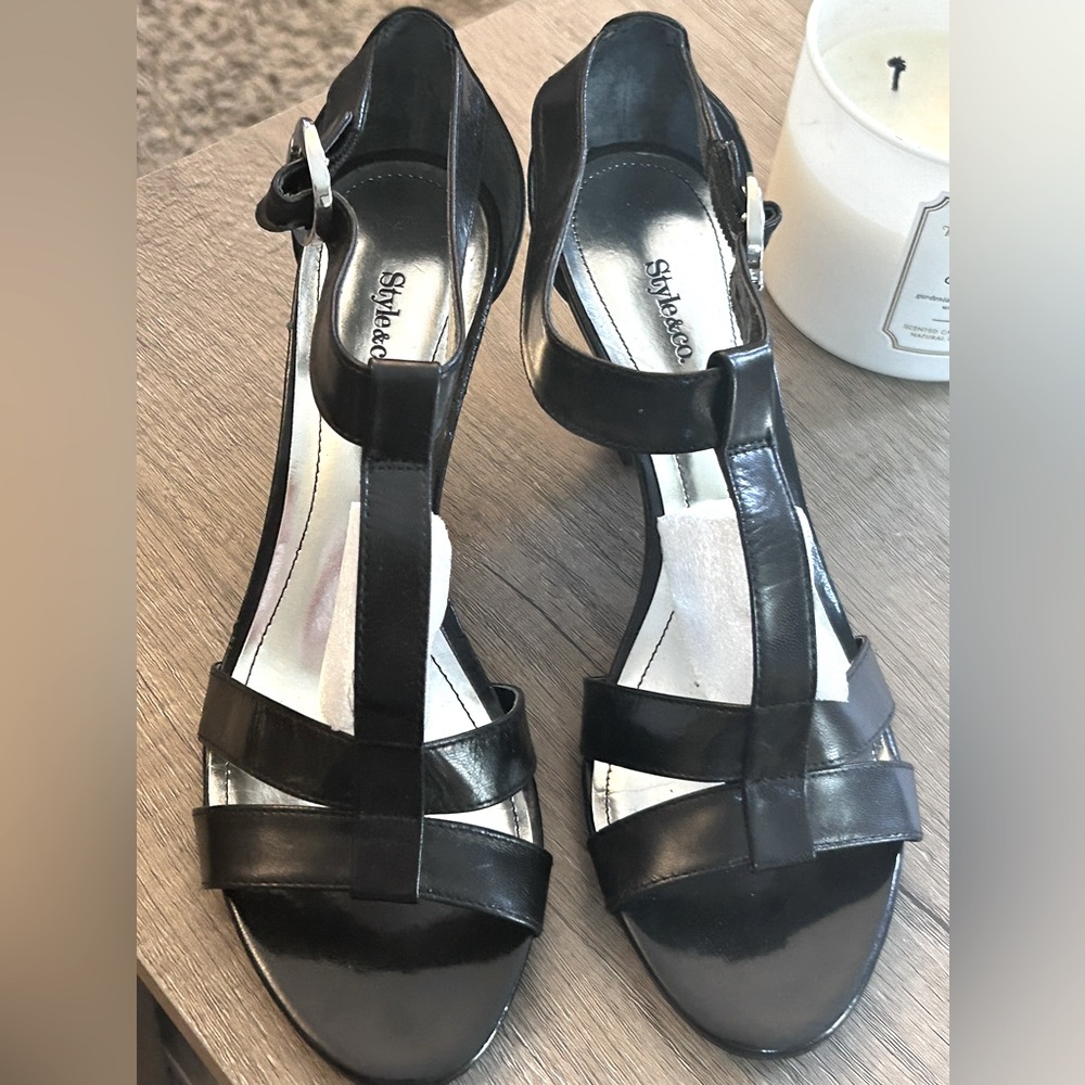Style & Co Women’s 8.5 wedge black sandal